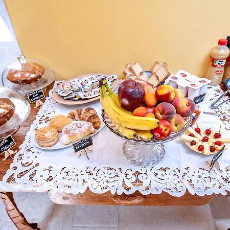 B&B Bone Novelle Dimora Storica Palazzo Zuzi LʼAquila Buitenkant foto
