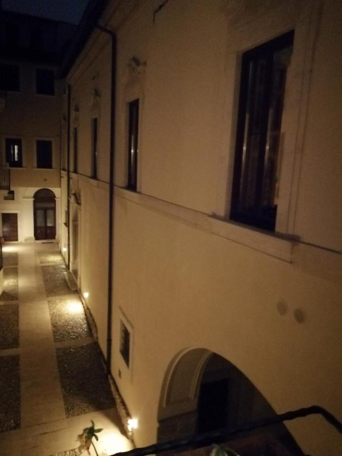 B&B Bone Novelle Dimora Storica Palazzo Zuzi LʼAquila Buitenkant foto