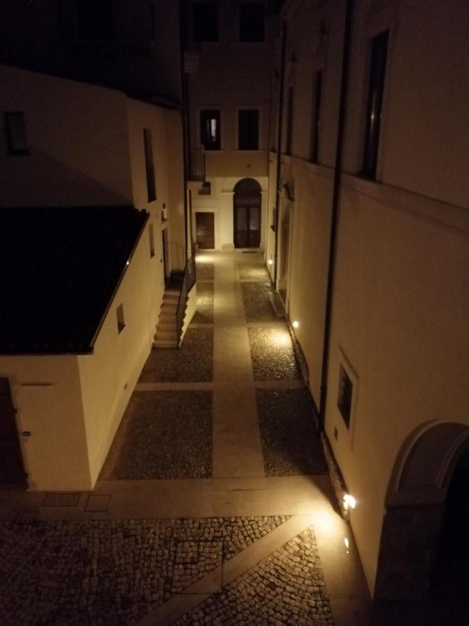 B&B Bone Novelle Dimora Storica Palazzo Zuzi LʼAquila Buitenkant foto