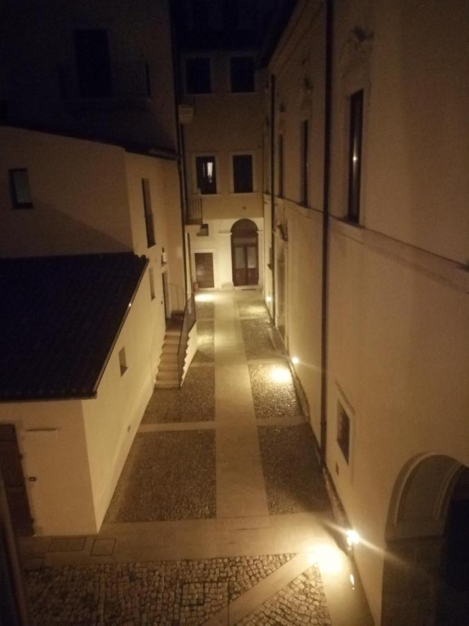 B&B Bone Novelle Dimora Storica Palazzo Zuzi LʼAquila Buitenkant foto