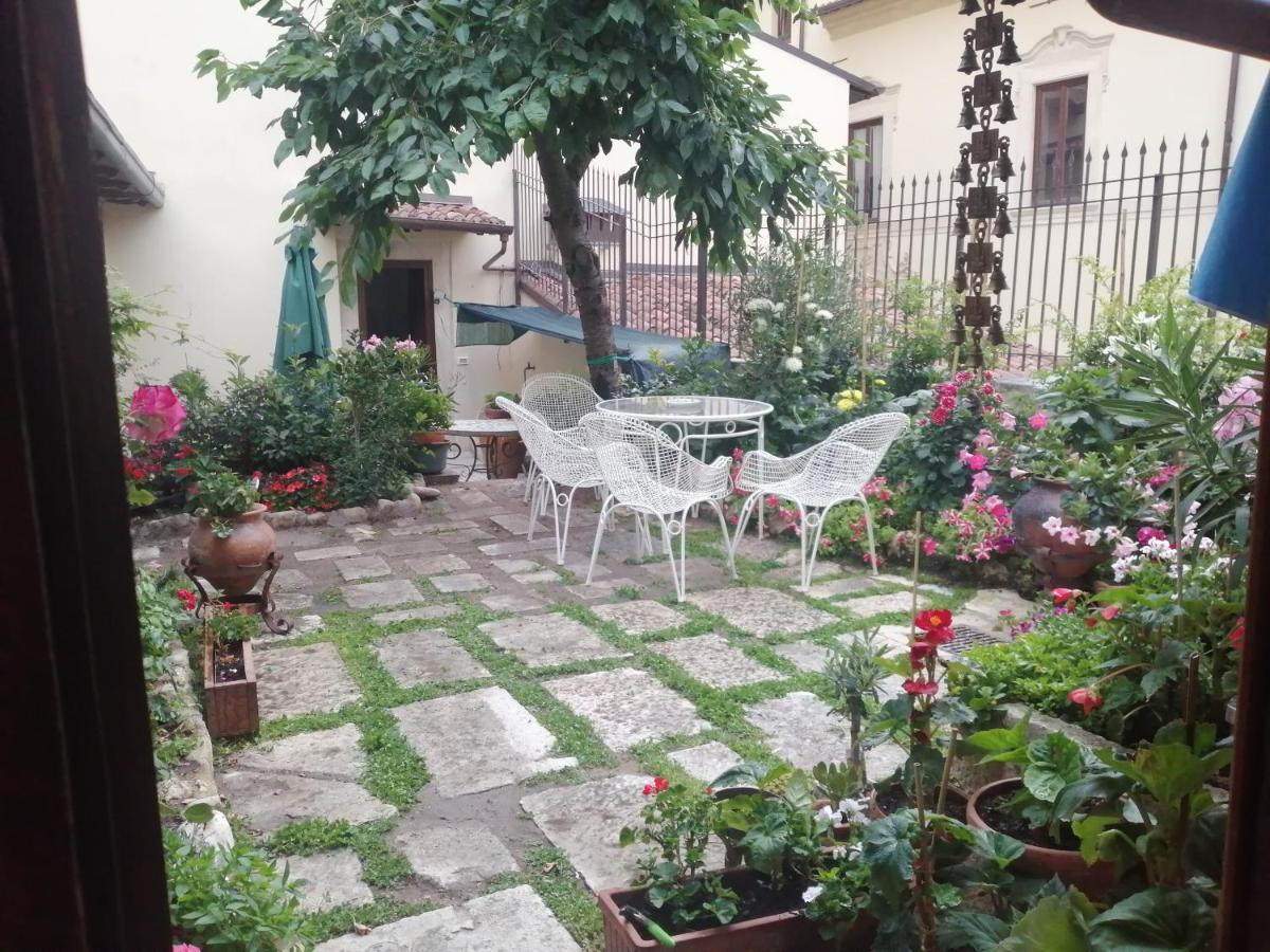 B&B Bone Novelle Dimora Storica Palazzo Zuzi LʼAquila Buitenkant foto