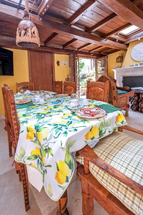 B&B Bone Novelle Dimora Storica Palazzo Zuzi LʼAquila Buitenkant foto