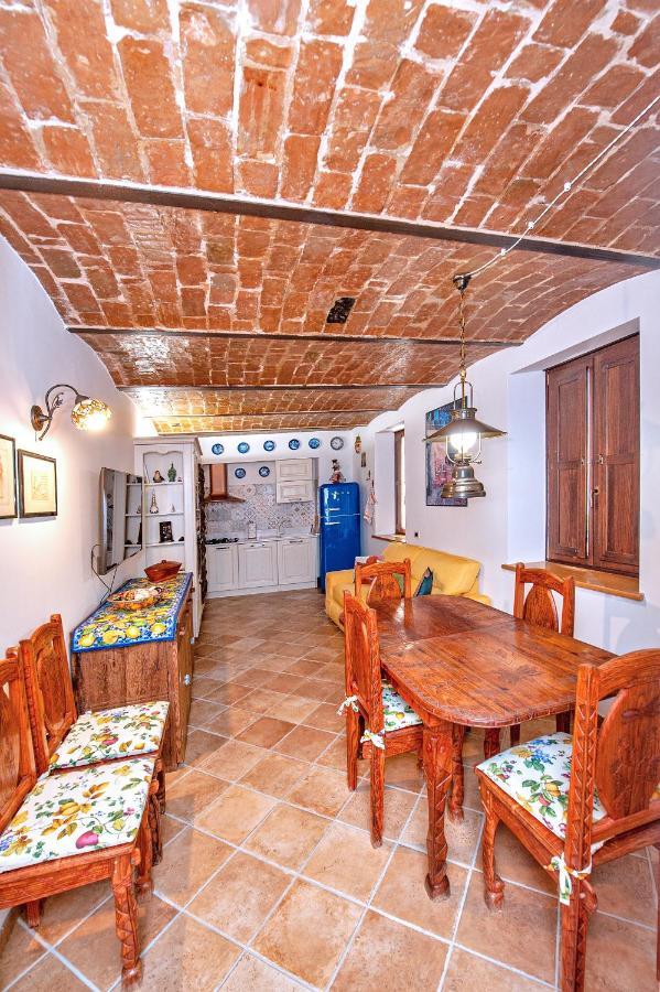 B&B Bone Novelle Dimora Storica Palazzo Zuzi LʼAquila Buitenkant foto