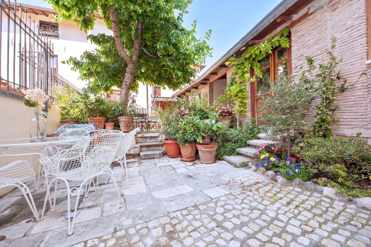 B&B Bone Novelle Dimora Storica Palazzo Zuzi LʼAquila Buitenkant foto