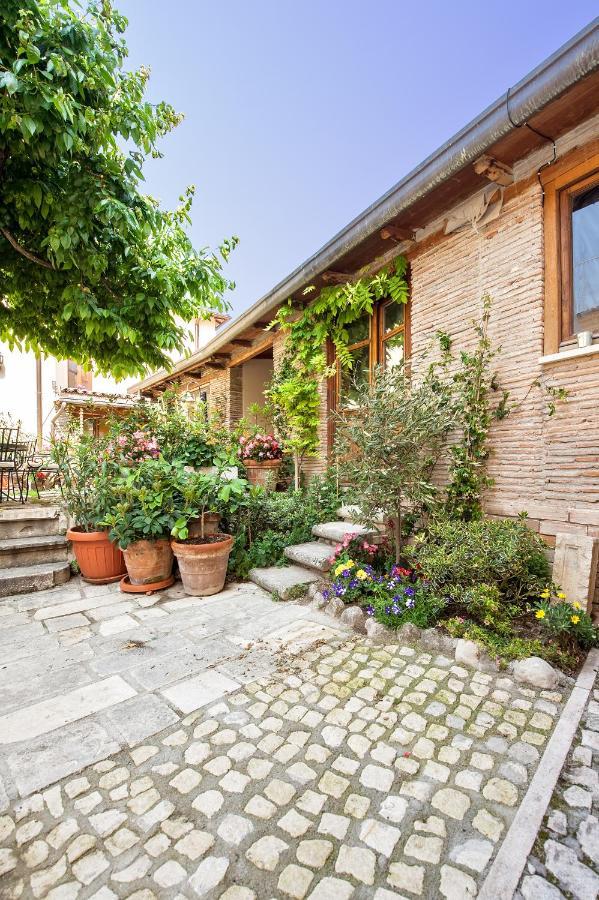 B&B Bone Novelle Dimora Storica Palazzo Zuzi LʼAquila Buitenkant foto