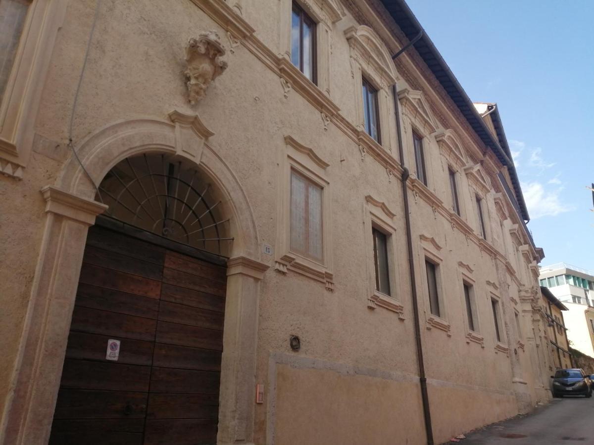 B&B Bone Novelle Dimora Storica Palazzo Zuzi LʼAquila Buitenkant foto