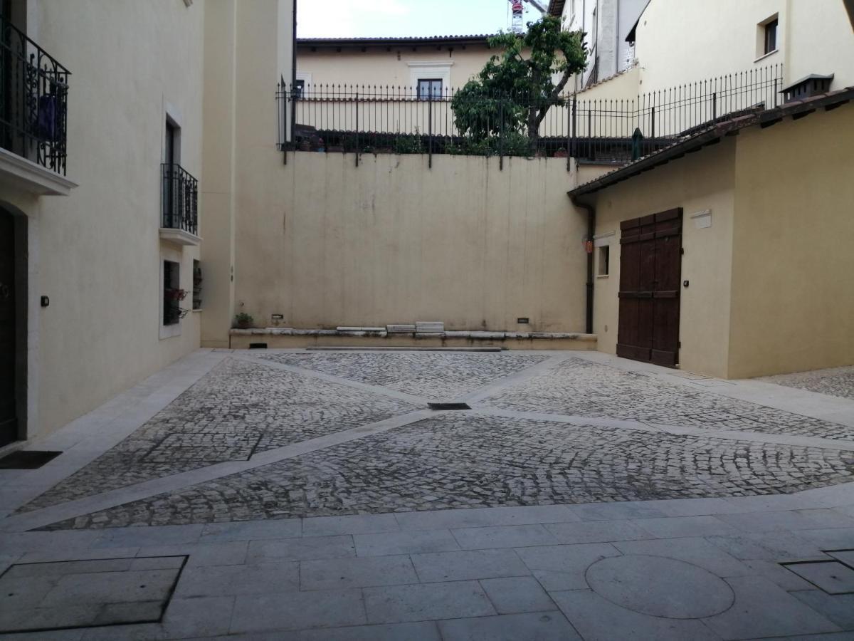 B&B Bone Novelle Dimora Storica Palazzo Zuzi LʼAquila Buitenkant foto