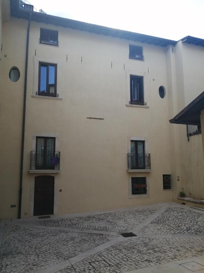 B&B Bone Novelle Dimora Storica Palazzo Zuzi LʼAquila Buitenkant foto